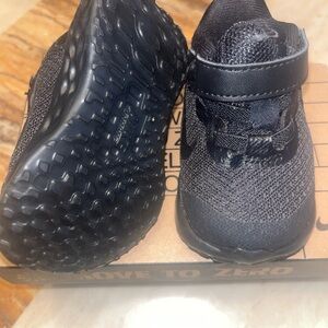 Black Nike 2c